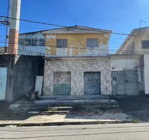 2 Casas no Terreno + Salão Comercial em Rua Asfaltada
