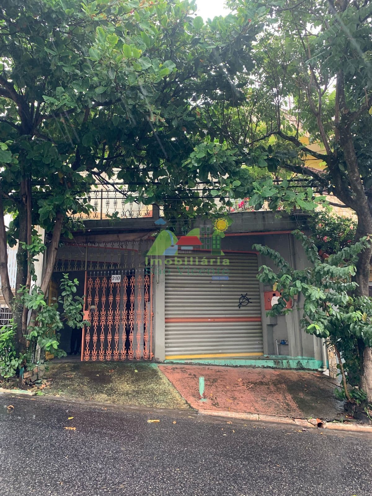 CASA ASSOBRADADA - ÓTIMA LOCALIZAÇÃO