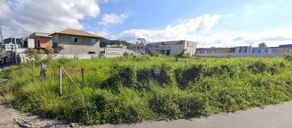 Terreno 420m² em Camboriú à Venda! Ideal para Construção de Galpões