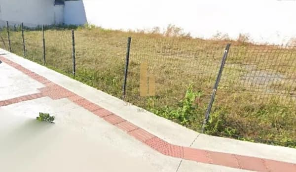 Terreno Esquina em Avenida para Locação Anual - Praia Brava