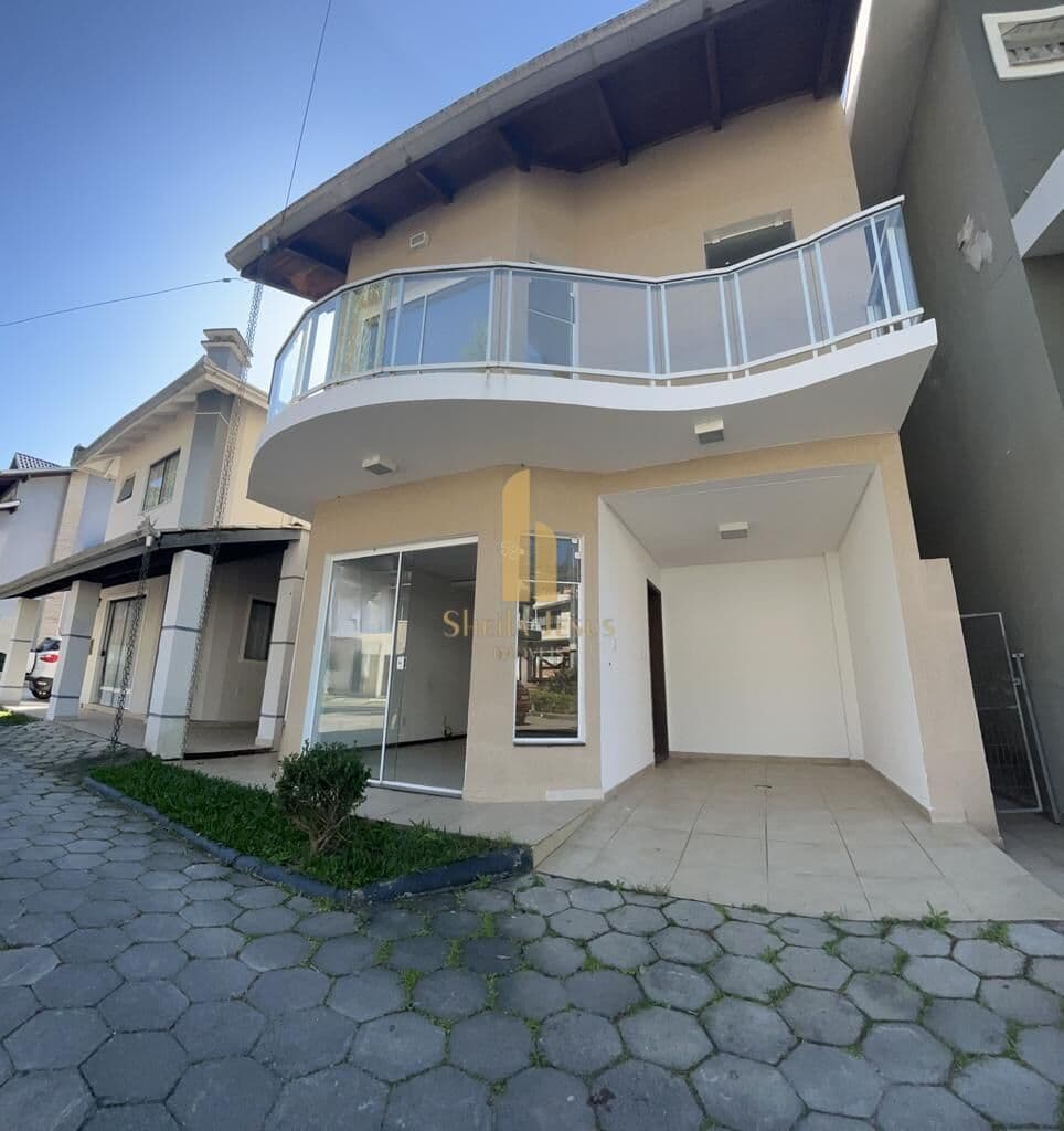 CASA DE CONDOMÍNIO À 5 MINUTOS DO BALNEÁRIO SHOPPING