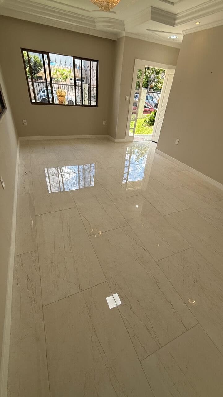 Lindíssima Casa na Barra com Valor de Oportunidade em Balneário Camboriú/SC