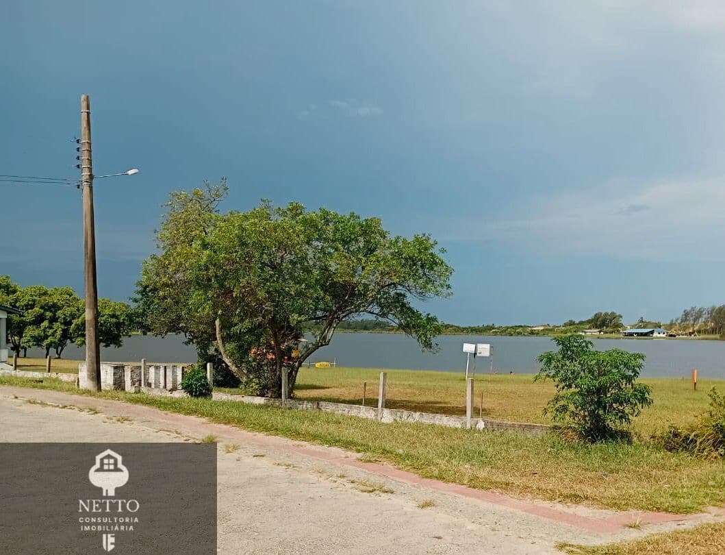 555 metros quadrados na Lagoa dos Freitas