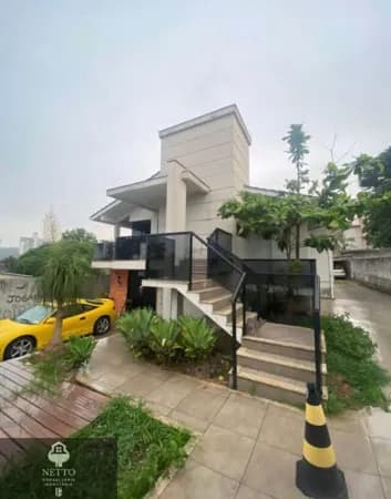 Excelente casa com piscina em região valorizada