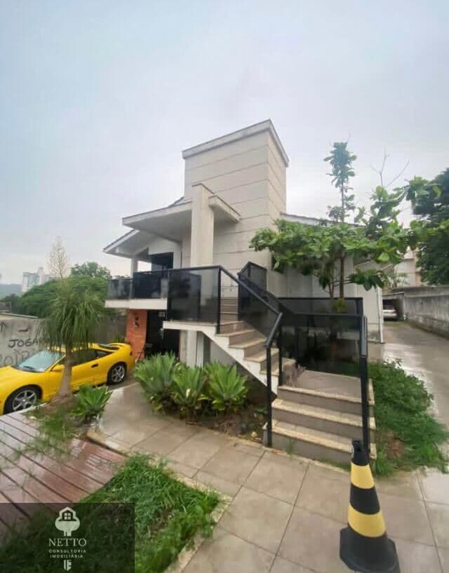 Excelente casa com piscina em região valorizada