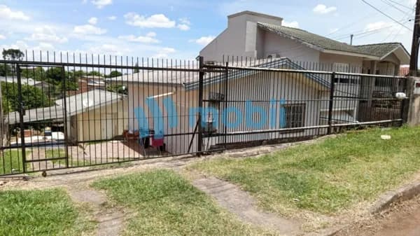 Vende-se terreno com duas casas – Bairro Oriental!