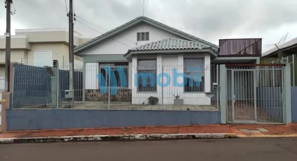 Excelente Casa à Venda no Bairro Centro