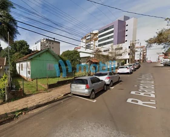 Terreno Central a meia quadra da Av. Pátria