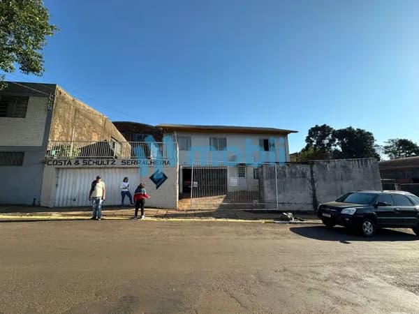 Terreno á uma quadra da Avenida