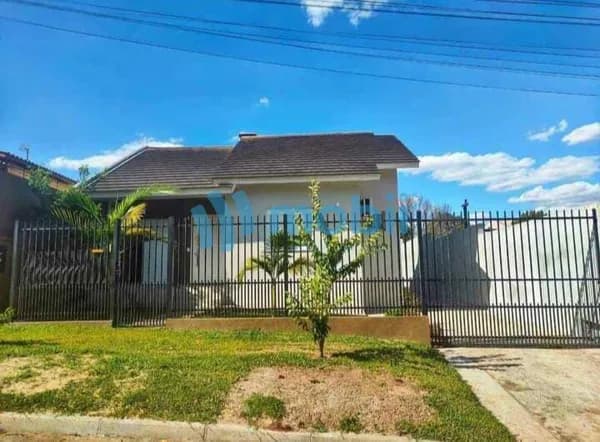 Casa 03 Dormitórios com Piscina e área gourmt