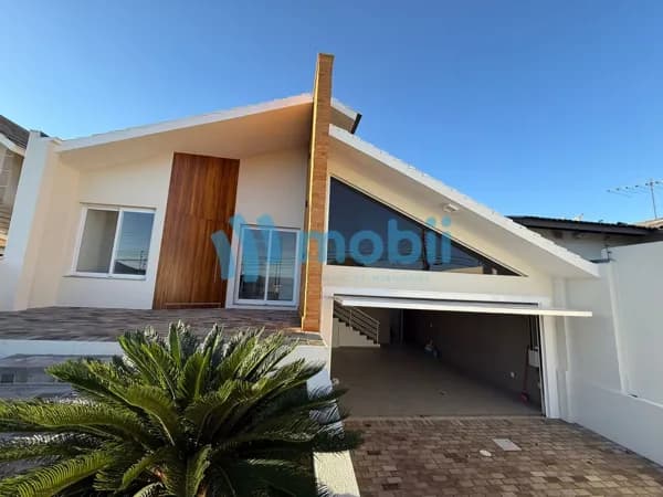 Casa Alto Padrão no centro há 1 quadra da Avenida