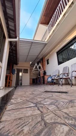 Casa com Edícula