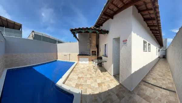 LINDA CASA COM PISCINA, CHURRASQUEIRA, SEMI MOBILIADA EM BAIRRO RESIDENCIAL EM ITANHAÉM!