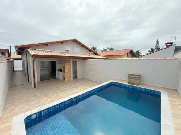 OPORTUNIDADE LADO PRAIA!! CASA COM TERRENO GRANDE, PISCINA E CHURRASQUEIRA EM ITANHAÉM!!