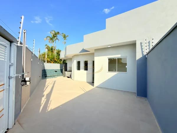CASA COM PISCINA E CHURRASQUEIRA EM BAIRRO RESIDENCIAL PARA VENDA EM ITANHAÉM!