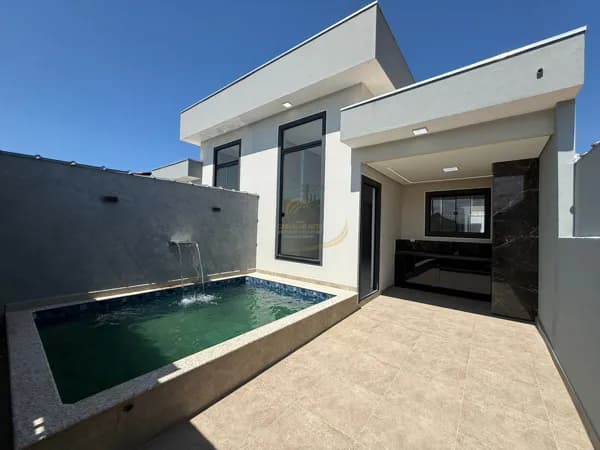 CASA COM PISCINA E CHURRASQUEIRA LADO PISTA 500M DO MAR PARA VENDA EM MONGAGUÁ!!