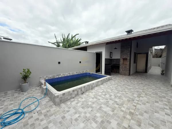 CASA COM PISCINA EM BAIRRO RESIDENCIAL PARA VENDA EM ITANHAÉM!