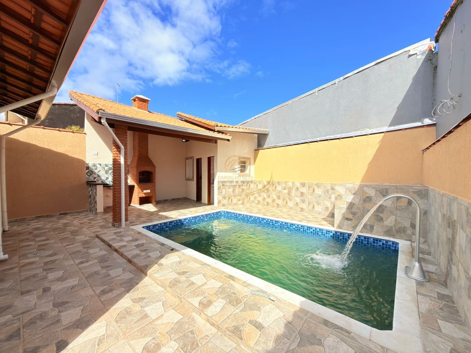 CASA NOVA ISOLADA APENAS 300M DO MAR COM PISCINA E CHURRASQUEIRA EM ITANHAÉM!