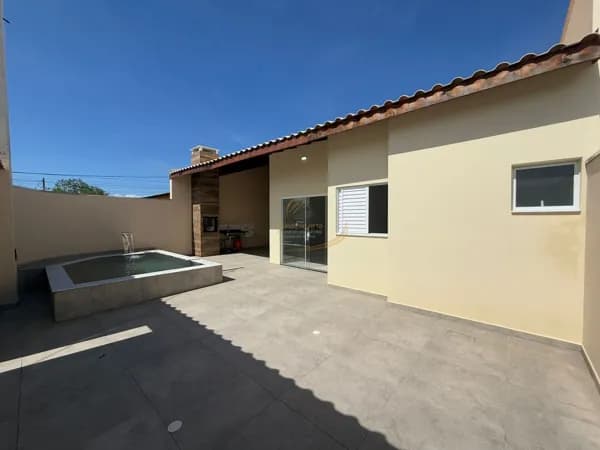 (UNIDADE DA ESQUINA) CASA LADO PRAIA COM PISCINA E CHURRASQUEIRA PARA VENDA EM ITANHAÉM!