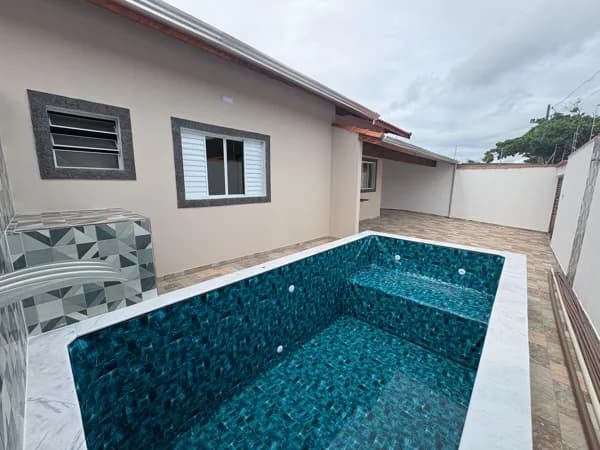 CASA LADO PRAIA COM PISCINA E CHURRASQUEIRA PARA VENDA EM ITANHAÉM!!