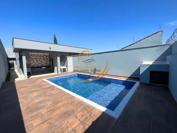 LINDA CASA COM PISCINA E TERRENO GRANDE LADO PRAIA EM ITANHAÉM!!