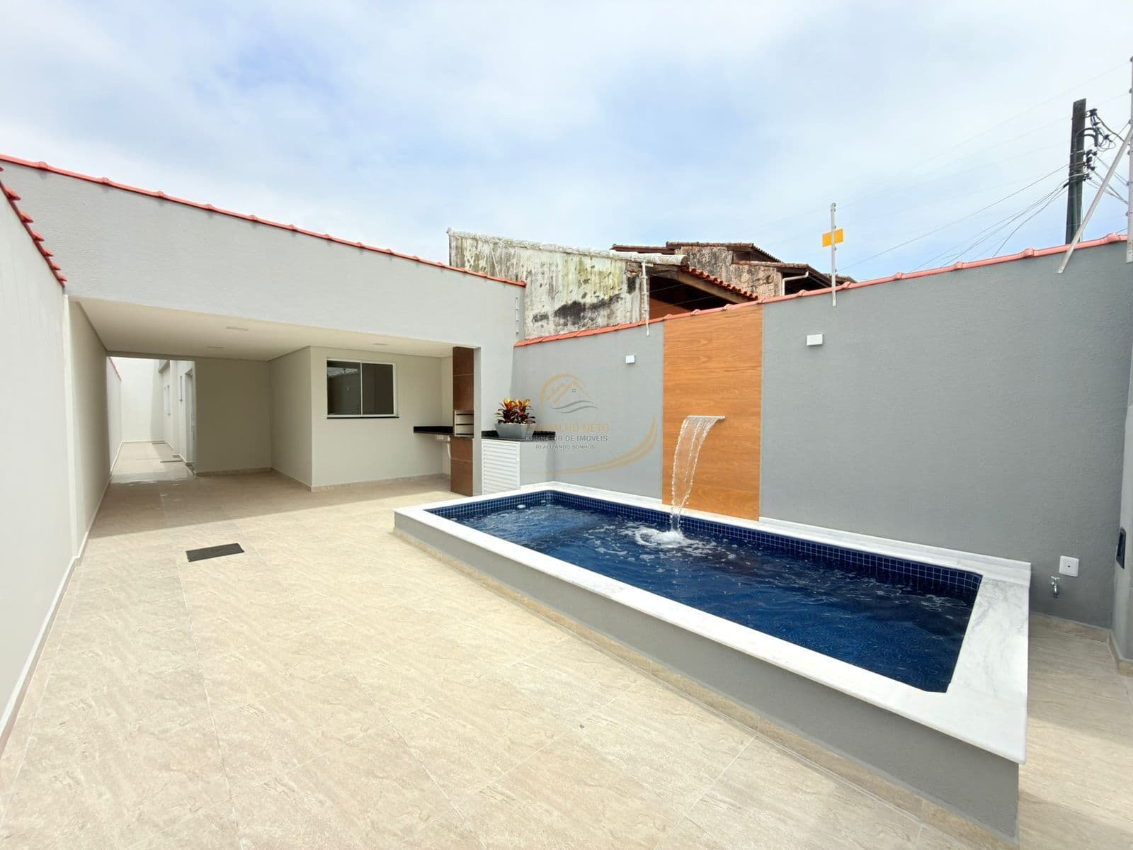 CASA COM PISCINA E CHURRASQUEIRA LADO PRAIA PARA VENDA EM ITANHAÉM!!