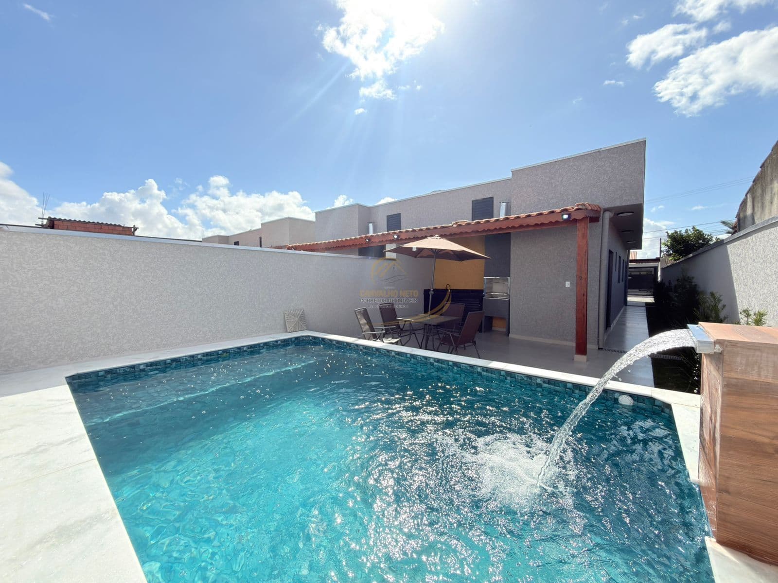 CASA MODERNA ALTO PADRÃO APENAS 400M DA PRAIA, 03 DORM, COM PISCINA E CHURRASQUEIRA EM ITANHAÉM!