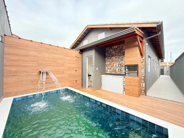 EXCELENTE CASA, COM PISCINA E CHURRASQUEIRA APENAS 750M DA ENTRADA PRINCIPAL DE ITANHAÉM!