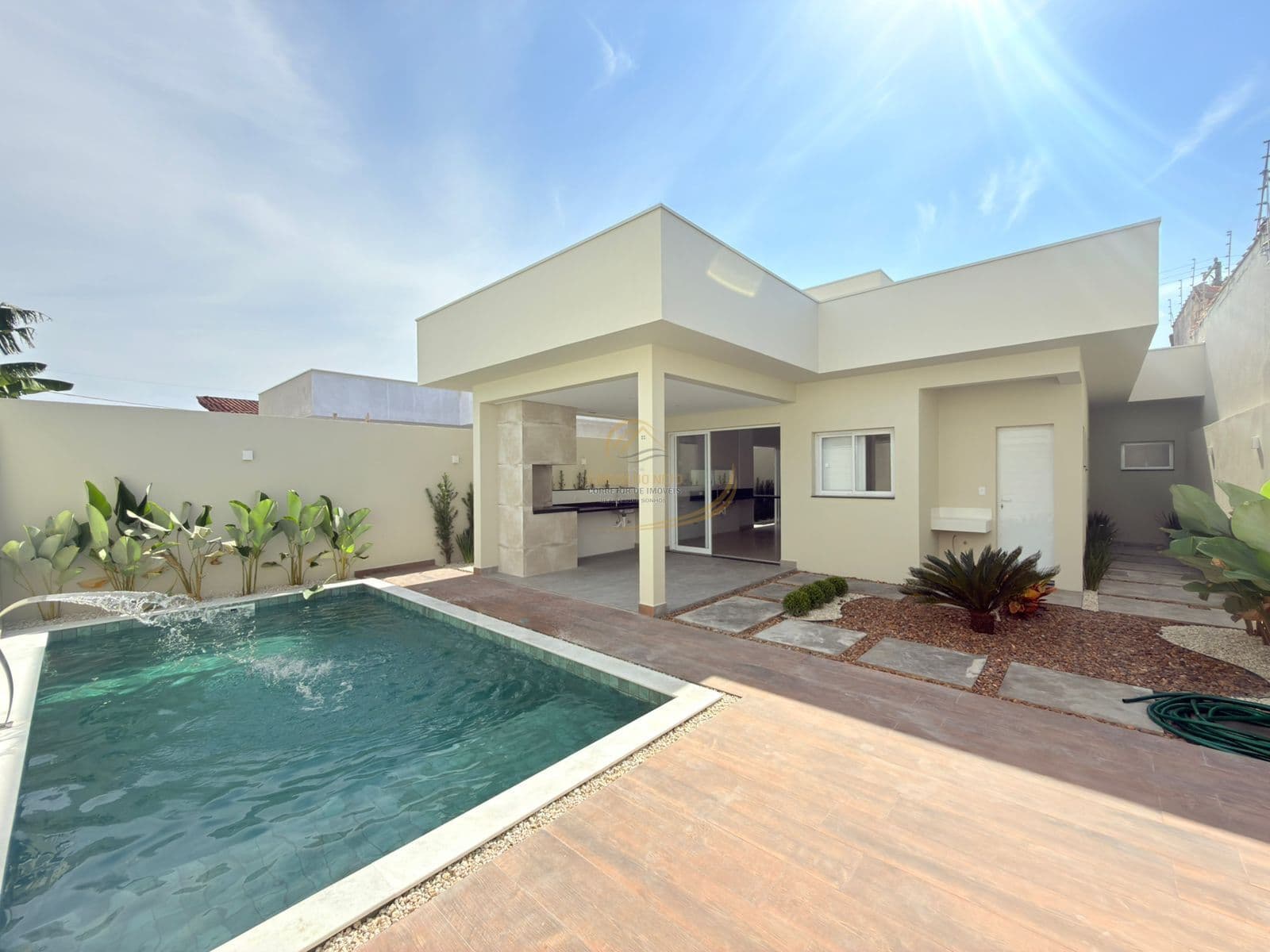 BELISSIMA CASA ALTO PADRÃO, APENAS 500M DA PRAIA DOS SONHOS PARA VENDA EM ITANHAÉM!!