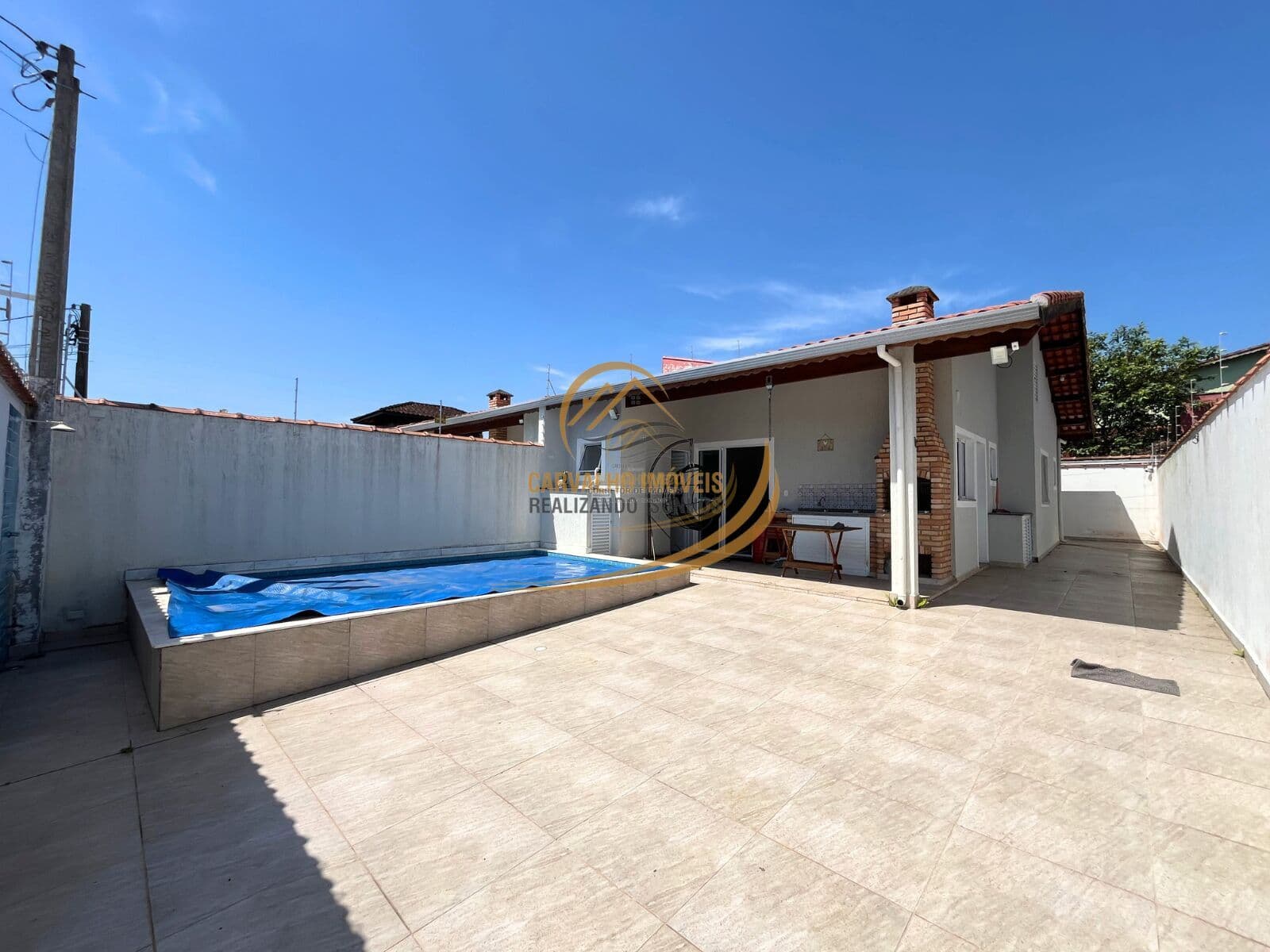 CASA LADO PRAIA COM PISCINA, CHURRASQUEIRA, MOBILIADA PARA VENDA EM ITANHAÉM!!