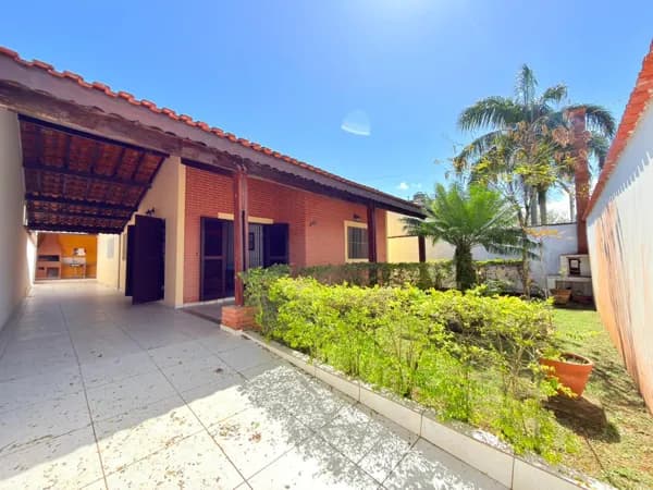 SUA OPORTUNIDADE NA CIDADE DE ITANHAÉM!! APENAS 450M DO MAR, CASA ISOLADA COM 03 DORM EM ITANHAÉM!