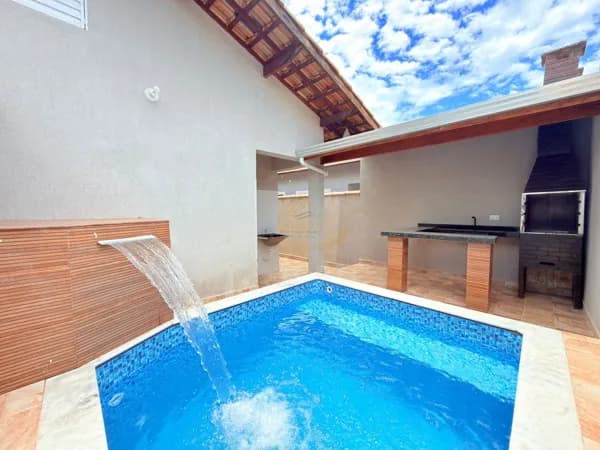 CASA GEMINADA LADO PISTA 1600MTS DO MAR COM PISCINA PARA VENDA EM ITANHAÉM!!