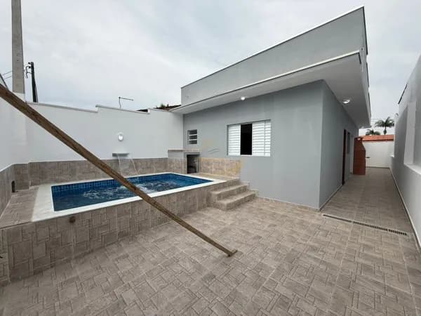 CASA ISOLADA LADO PISTA 200MTS DO RODOVIA COM PISCINA PARA VENDA EM ITANHAÉM!