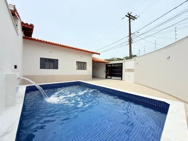 CASA DE ESQUINA APENAS 400M DO MAR COM PISCINA E CHURRASQUEIRA EM ITANHAÉM!