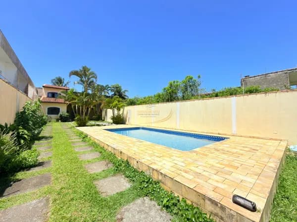 OPORTUNIDADE APENAS 200M DO MAR!! CASA COM 04 DORM, PISCINA GRANDE EM ITANHAÉM!
