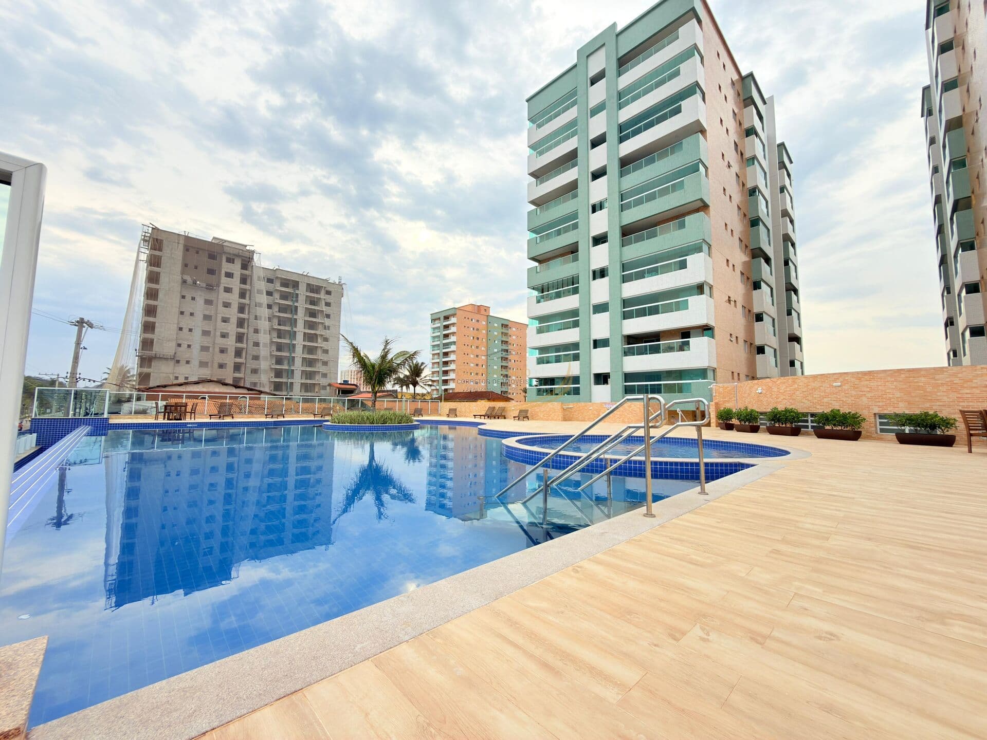 APARTAMENTO NO CENTRO DE ITANHAÉM FRENTE MAR PARA VENDA (UNIDADE FRENTE MAR)