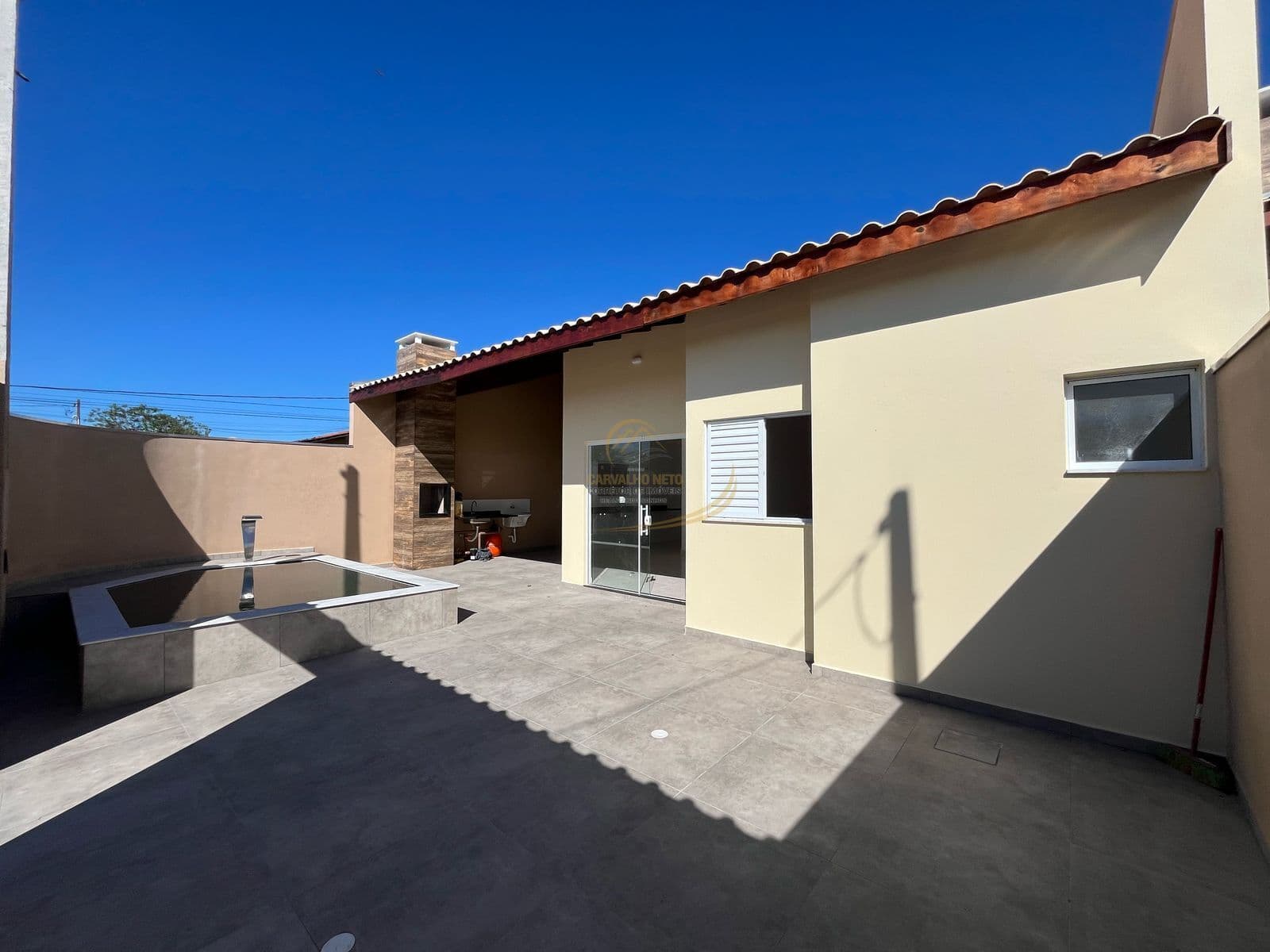 CASA LADO PRAIA COM PISCINA E CHURRASQUEIRA PARA VENDA EM ITANHAÉM!