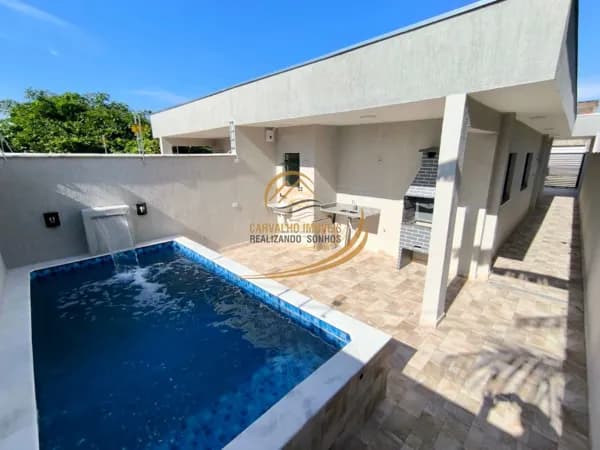 LINDA CASA GEMINADA COM PISCINA E CHURRASQUEIRA EM BAIRRO RESIDENCIAL EM ITANHAÉM!