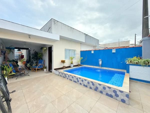 CASA USADA COM PISCINA E CHURRASQUEIRA PRÓXIMO AO CENTRO DE ITANHAÉM PARA VENDA!!