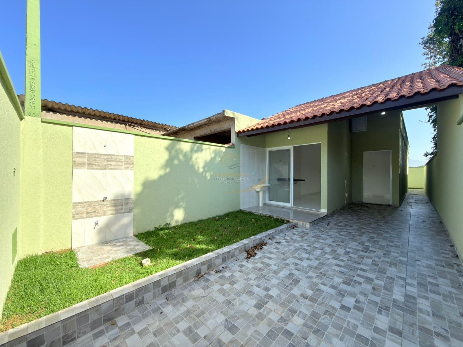 OPORTUNIDADE!! CASA COM TERRENO GRANDE PARA VENDA EM PERUÍBE!!