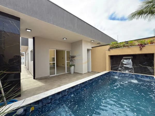 CASA LADO PRAIA 1100MTS DO MAR COM PISCINA E CHURRASQUEIRA PARA VENDA EM ITANHAÉM!