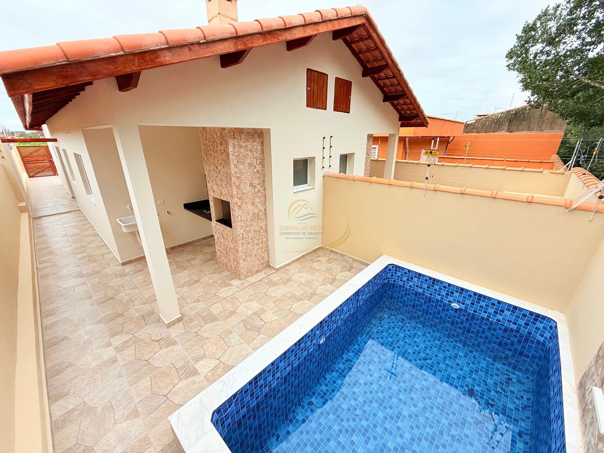 CASA GEMINADA LADO PRAIA COM PISCINA E CHURRASQUEIRA PARA VENDA EM ITANHAÉM!!
