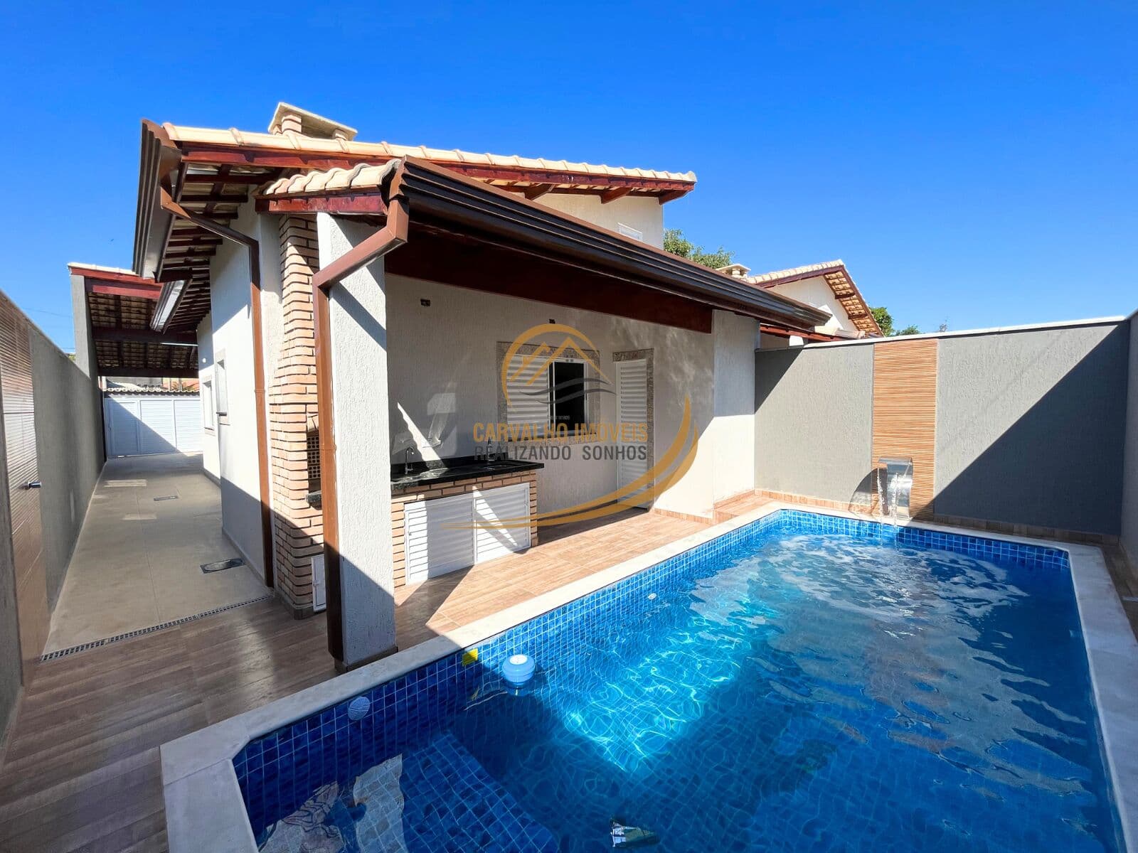 SE ENCANTE COM ESSA CASA 03 DORM PRÓXIMO AO MAR COM PISCINA E CHURRASQUEIRA EM ITANHAÉM!!