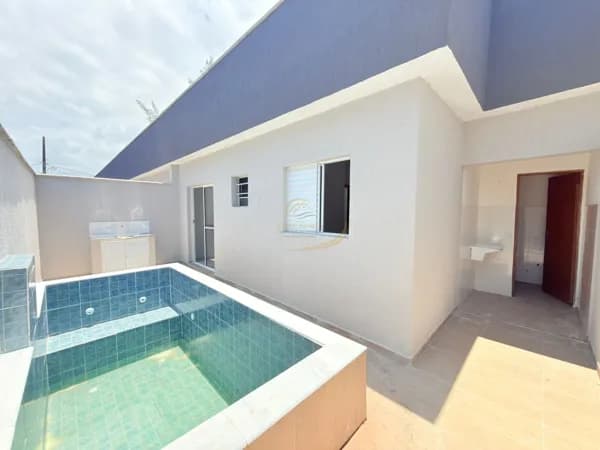 CASA EM CONDOMÍNIO FECHADO COM PISCINA PRIVATIVA 600 METROS DO MAR!