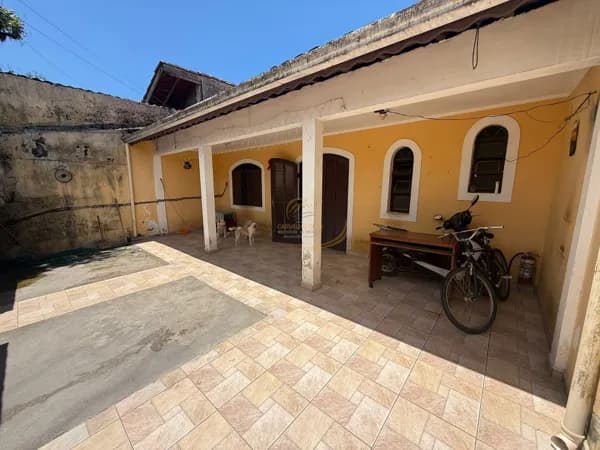 CASA PRÓXIMO AO CENTRO DE ITANHAÉM PARA VENDA!!