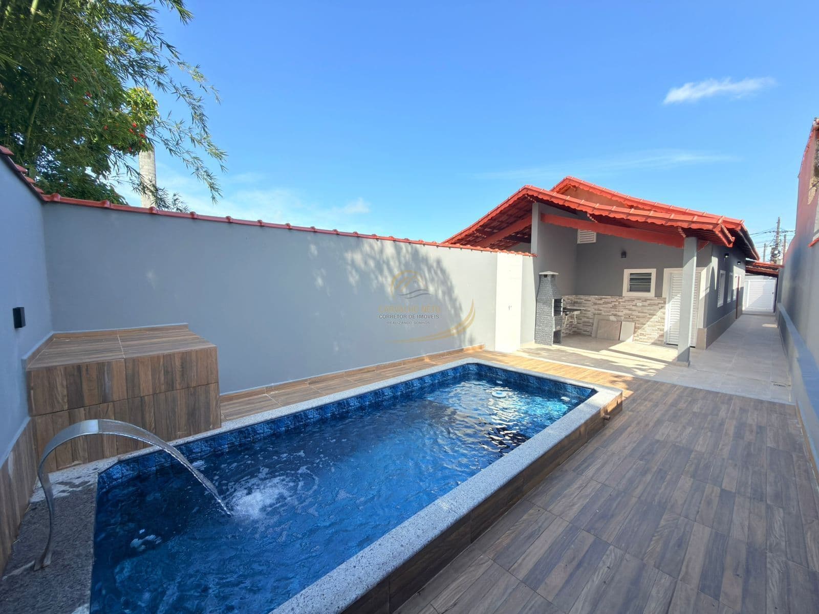 SUPER OPORTUNIDADE COM TERRENO GRANDE!! CASA COM PISCINA E CHURRASQUEIRA 1000M DO MAR!