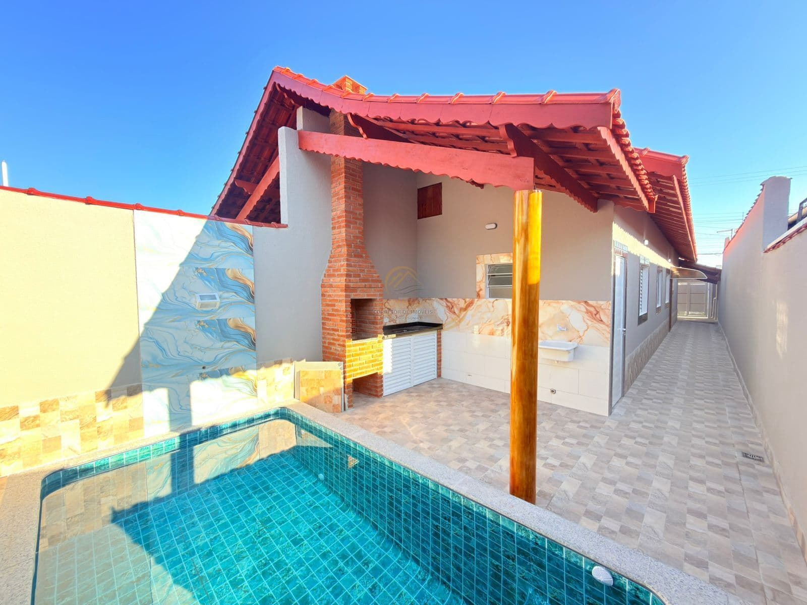 CASA COM PISCINA E CHURRASQUEIRA 500M DO MAR EM MONGAGUÁ!!