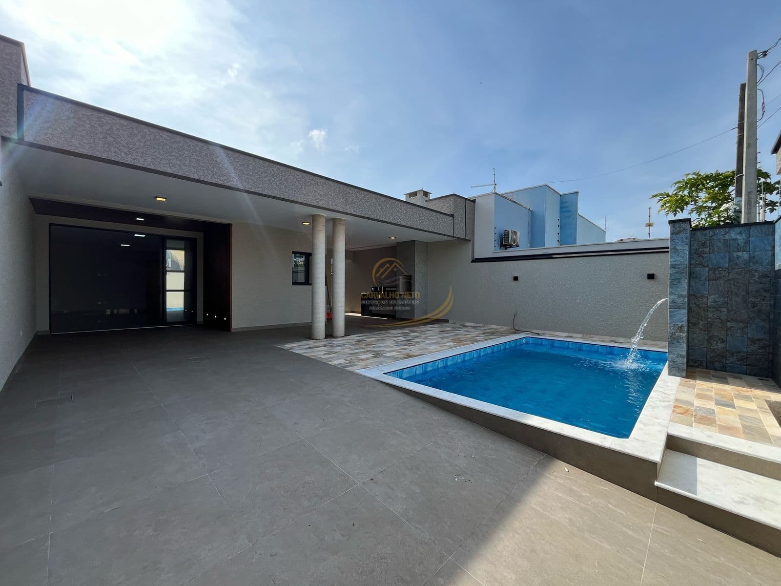 CASA SENSACIONAL ALTO PADRÃO COM 03 SUÍTES, PISCINA, 600MTS DO MAR EM PERUÍBE!!