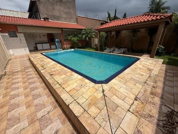 CASA ISOLADA 50 METROS DO MAR COM PISCINA E CHURRASQUEIRA PARA VENDA EM ITANHAÉM!!
