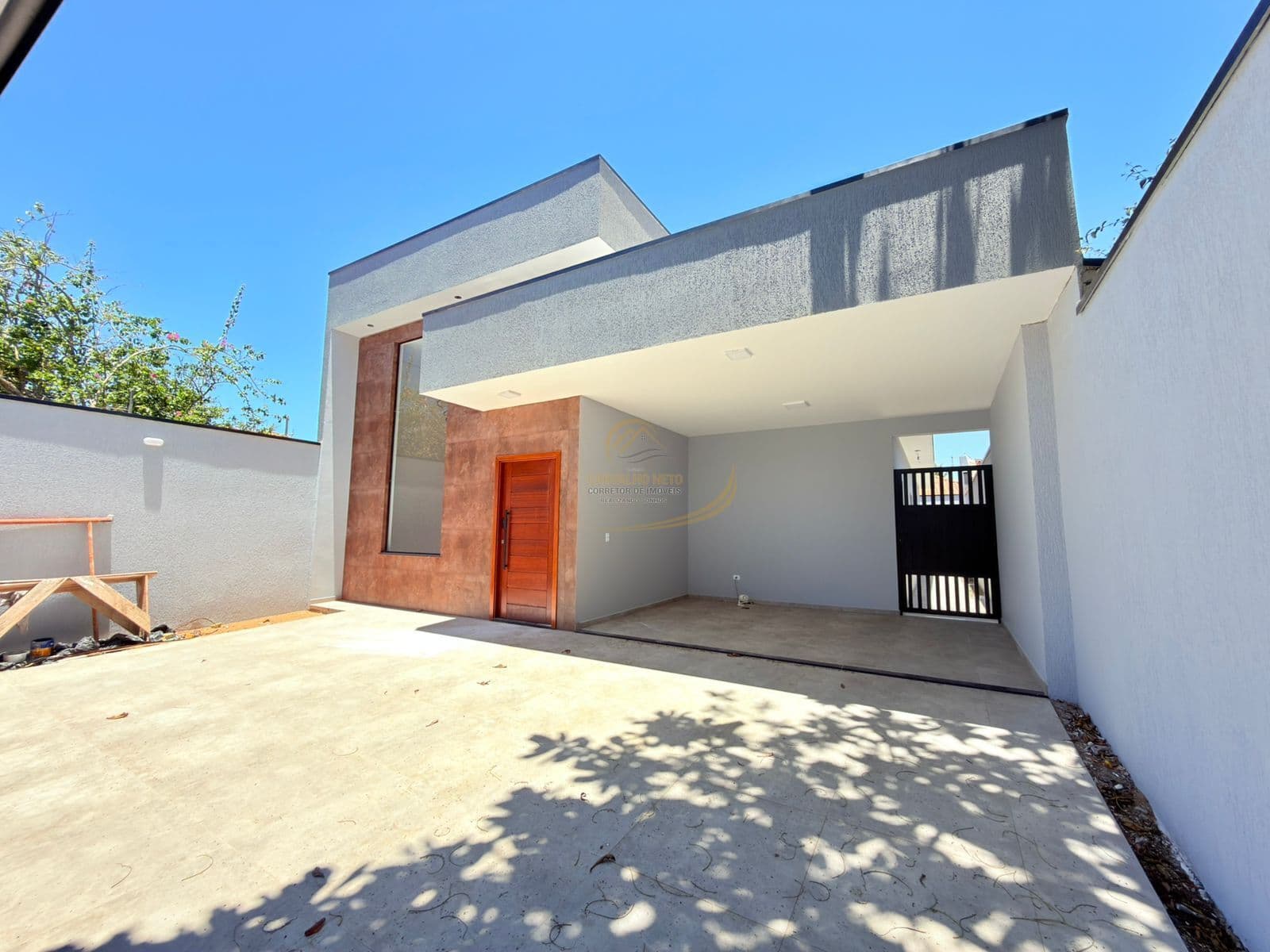 MARAVILHOSA CASA ISOLADA APENAS 100 METROS DO MAR, 03 DORM, PISCINA PARA VENDA EM ITANHAÉM!!